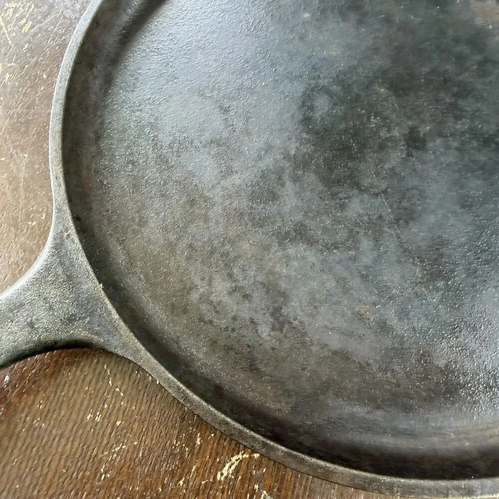 Vintage Cracker Barrel 10.5” Cast Iron Griddle Skillet Old Country Store Lodge